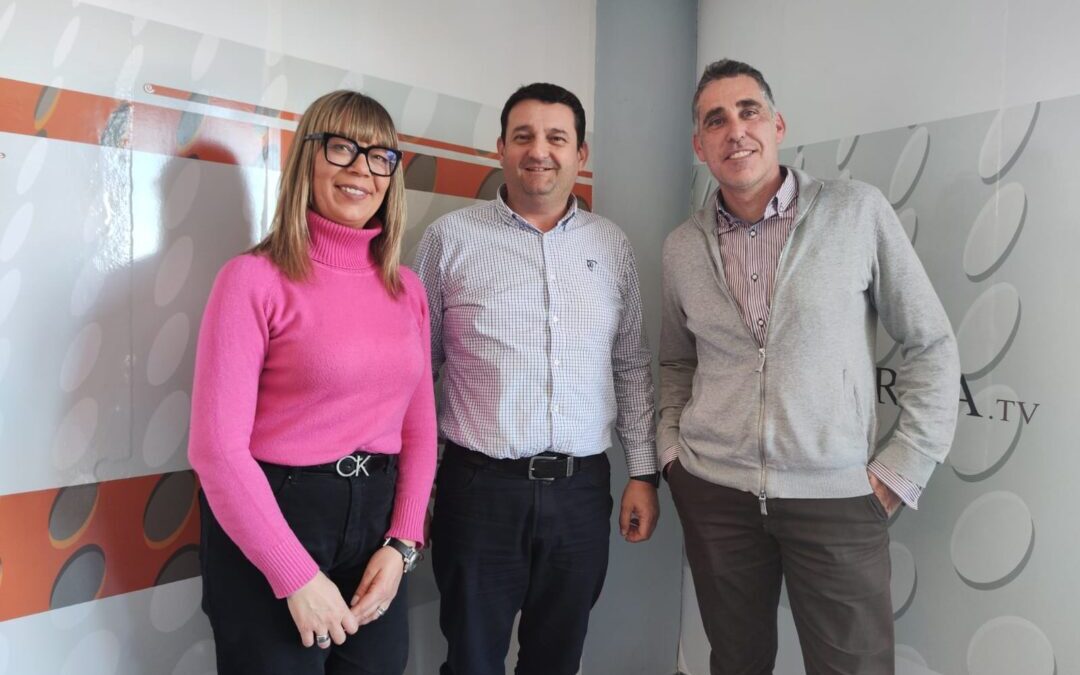 Miguel Ángel Estevan, Belén Adán y Rubén Lapuente en el estudio de Radio La Comarca./RLC