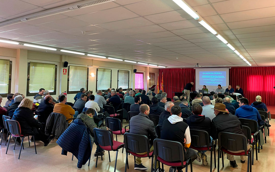 Reunión de AEGA en Calamocha para decidir las manifestaciones y celebrar un año desde su creación. / AEGA