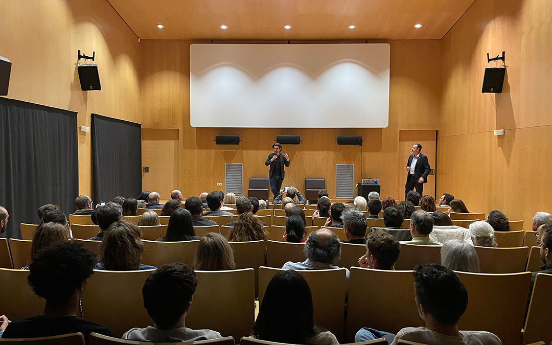 La presentación de 'Escape' tuvo buena acogida en el Palacio Ardid. / Sofía Fondevilla