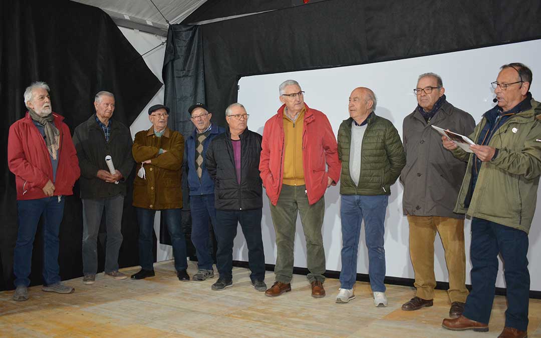 Presentación de reinas y encendido de la hoguera por San Blas en Alloza./ C.O.