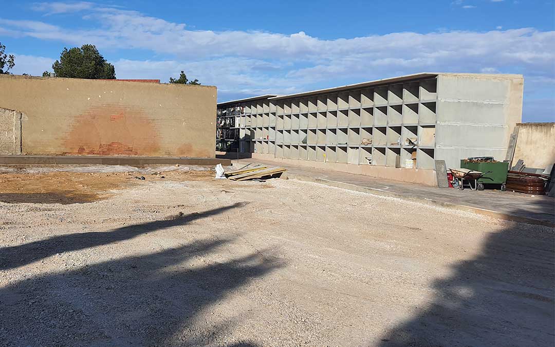 Espacio de construcción de los nuevos nichos en el cementerio de Andorra./ Ayto.