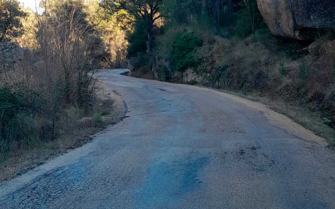 Estado de la carretera de Ráfales a Valderrobres./ La COMARCA