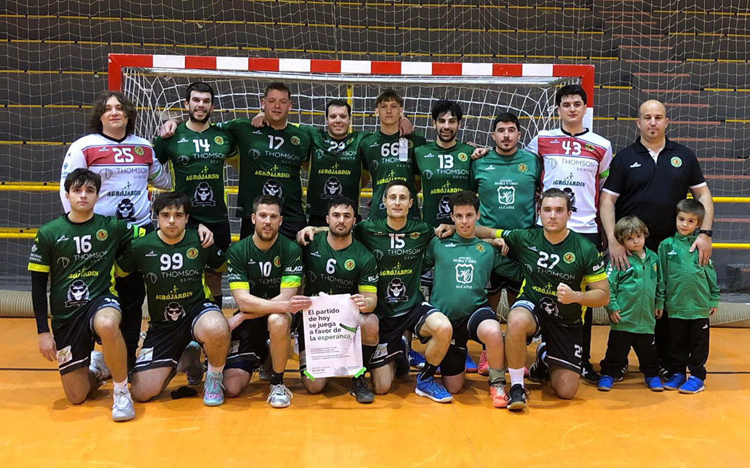 Numerosos deportistas y clubes han lucido en los últimos días brazaletes de color verde./ L.C.