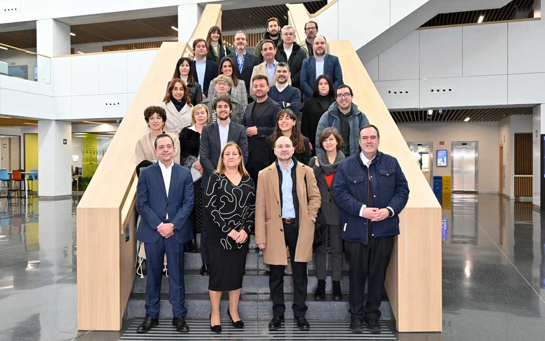 Foto de familia de los representantes de los medios de comunicación aragoneses./ ESIC
