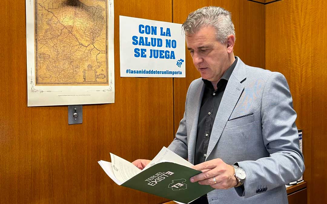 El diputado. Joaquín Moreno, antes de la rueda de prensa./ TE