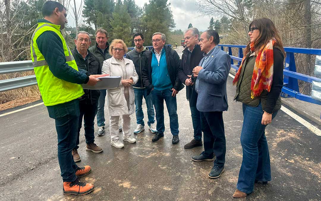 Visita este miércoles a la mejora del puente sobre el río Algars acometida por la DPT./ DPT.