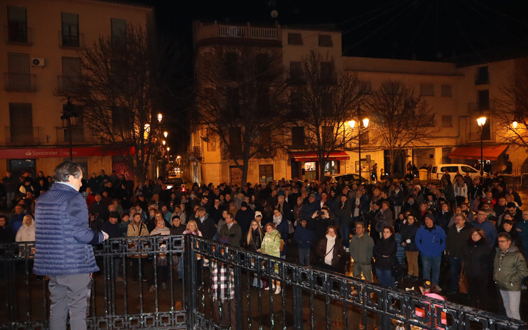 Manifestación en Caspe este viernes en la plaza de España. / A.Z