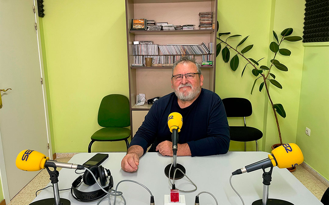 Manuel Herrero en Radio Caspe./ S.F.