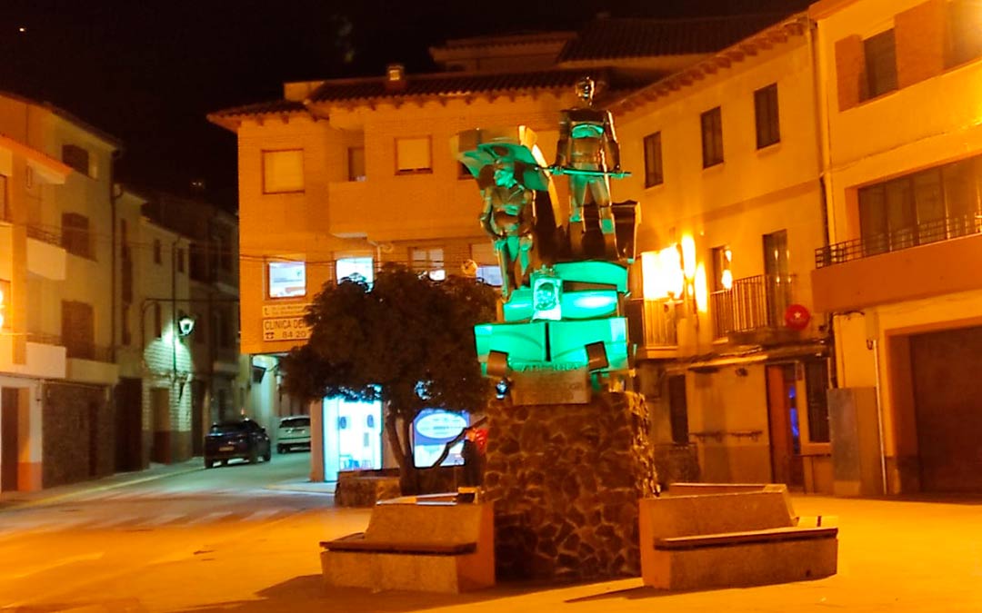 Iluminación del monumento al Minero de Andorra./AECC Andorra