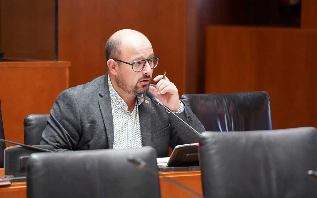 Alberto Izquierdo durante la comisión./ PAR