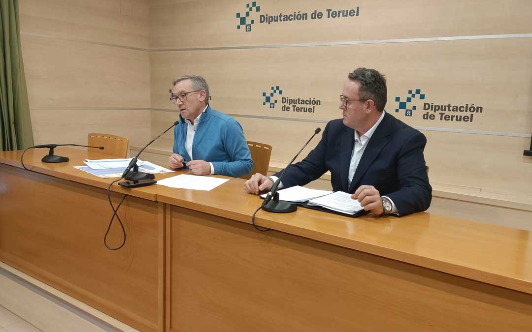 Imagen de la presentación del POS con el presidente de la DPT, Joaquín Juste; y el diputado del Área de Cooperación, José Luis Alvir./ DPT