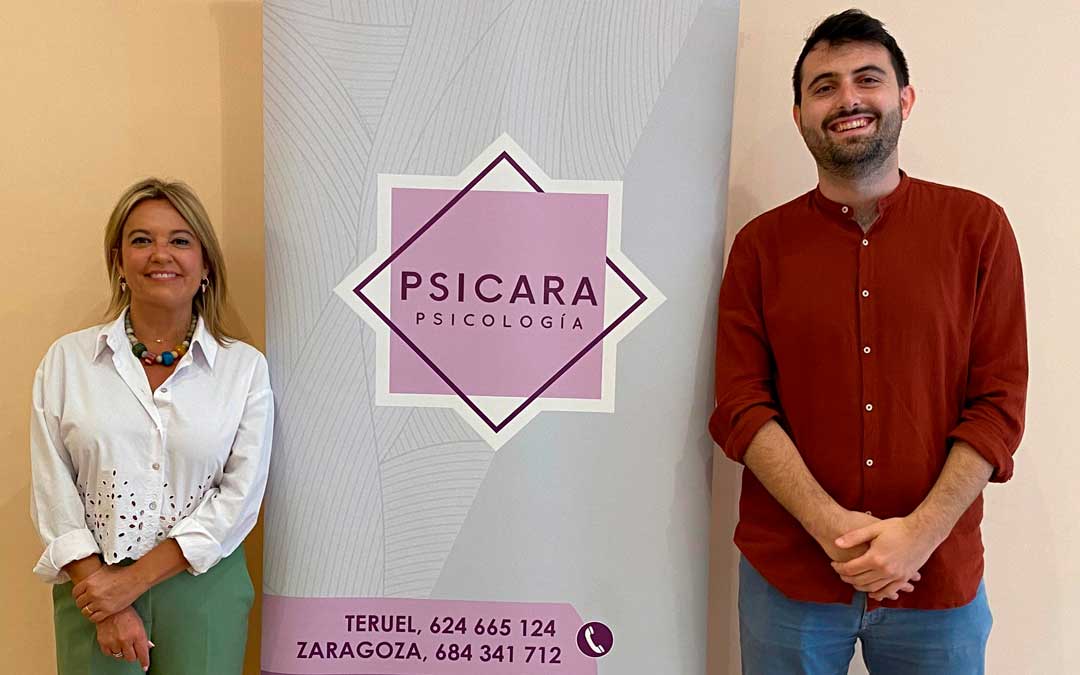 Representantes de la UNED y Psicara durante la presentación./ UNED Teruel