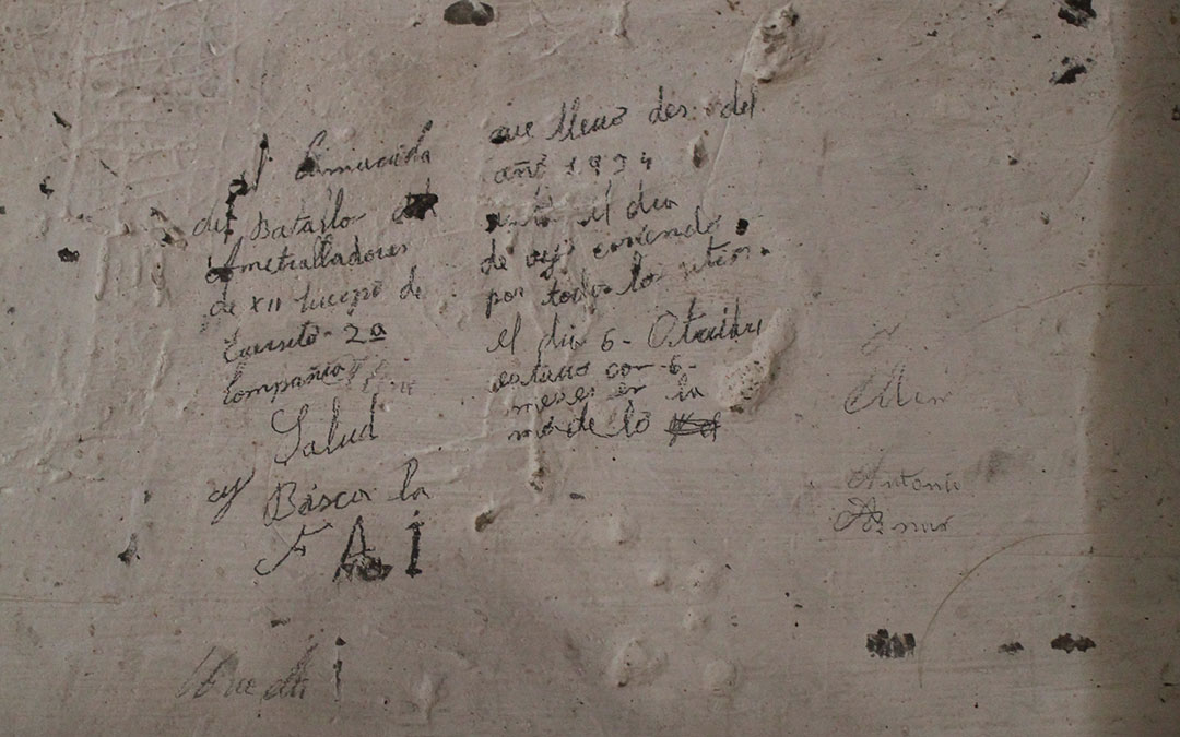 Un tal Antonio Aznar dejó constancia de su paso por Urrea en 1934. "De cada grafiti se puede sacar una novela". / B. Severino