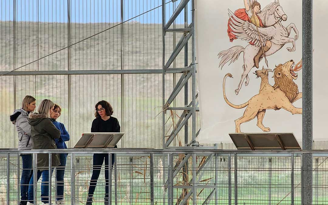 Visita a la Loma del Regadío de la vicepresidenta primera de la DPT, Beatriz Martín; la directora y la técnico del Museo, Beatriz Ezquerra y Marta Azuara; y la alcaldesa de Urrea, Silvia Blasco. / DPT