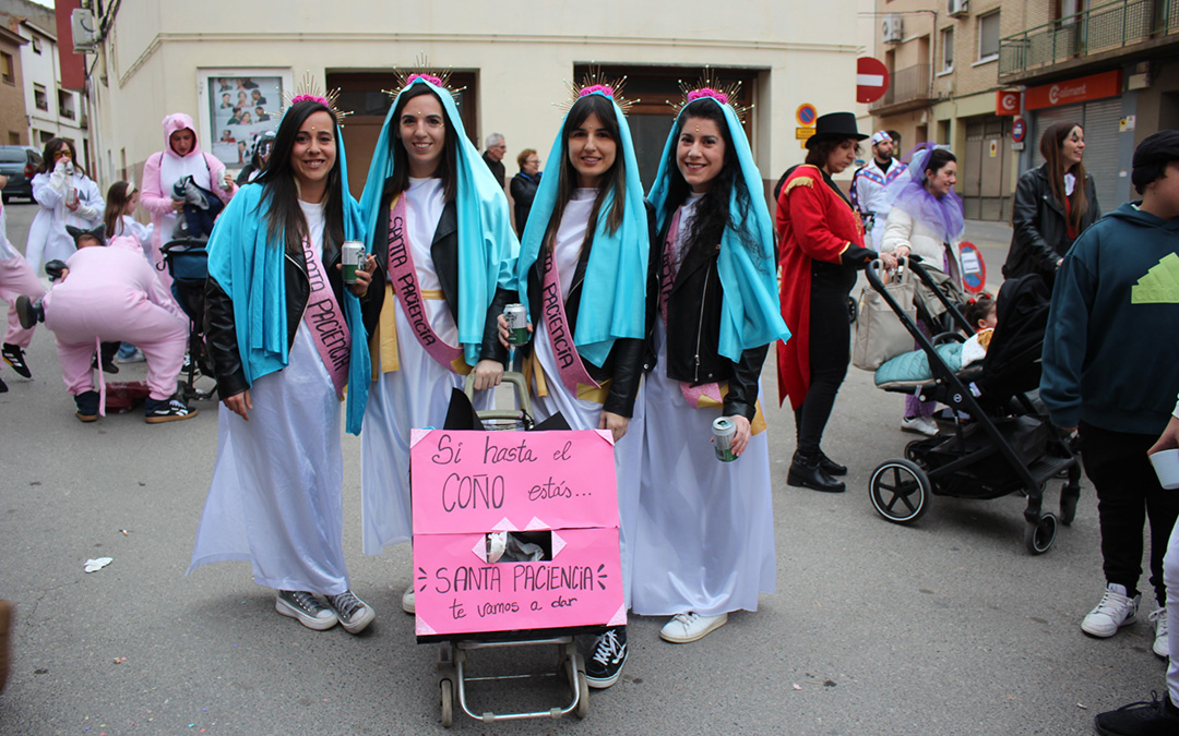 Participantes en el desfile de Carnaval de Caspe / L.C.