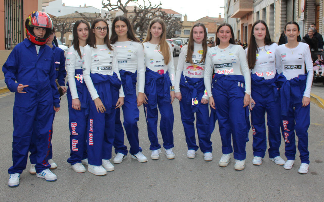Participantes en el desfile de Carnaval de Caspe / L.C.