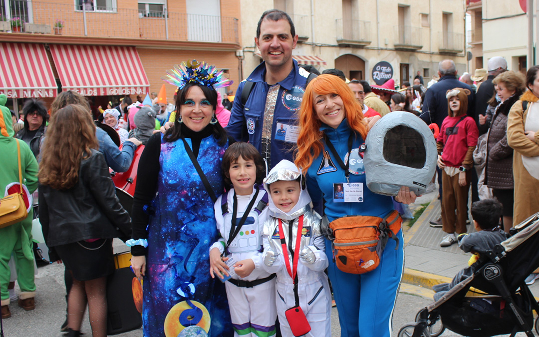 Participantes en el desfile de Carnaval de Caspe / L.C.