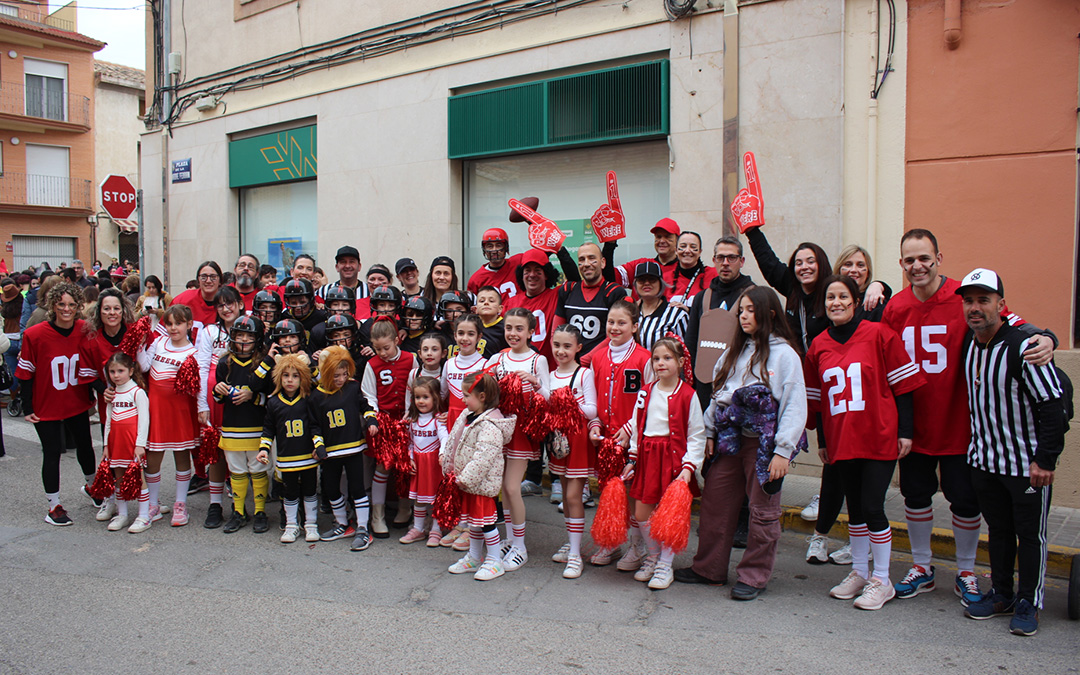 Participantes en el desfile de Carnaval de Caspe / L.C.