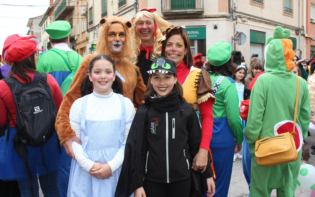 Participantes en el desfile de Carnaval de Caspe / L.C.