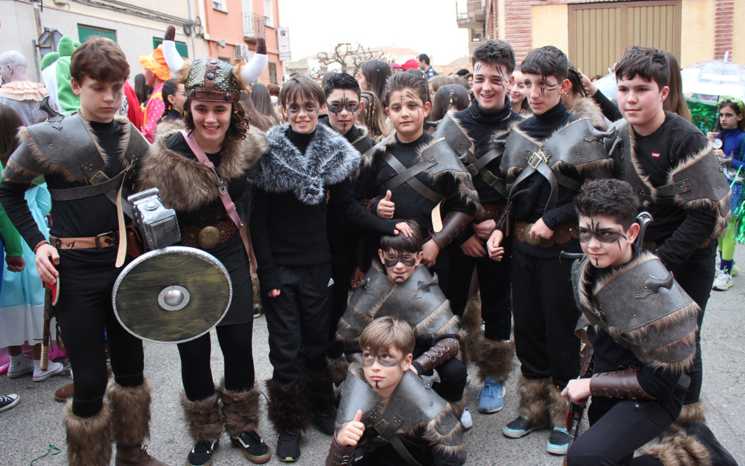 Participantes en el desfile de Carnaval de Caspe / L.C.