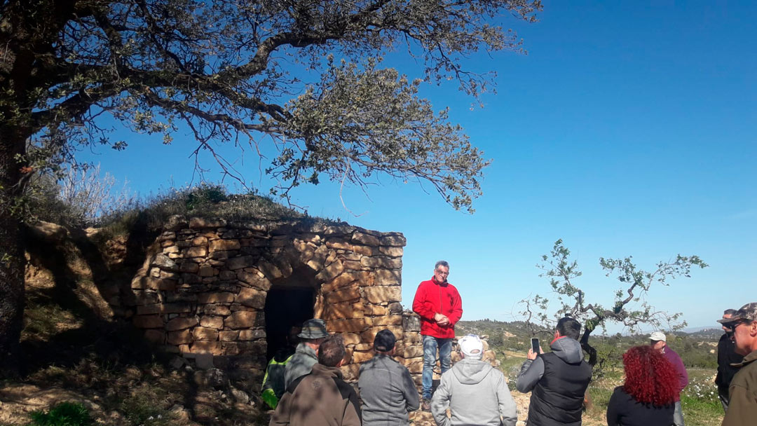 La Asociación Amigos de la Piedra Seca del Mezquín ha organizado su primer encuentro en La Codoñera. / JOSÉ MANUEL VELILLA