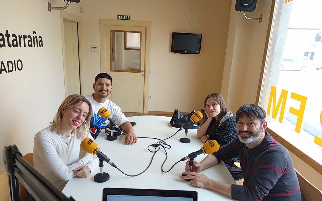 Visita al estudio desde el IES Matarraña./La COMARCA