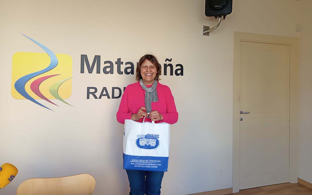 Tere Segarra, de Calaceite, recoge el premio de las matrículas, gentileza de Casalduch./La COMARCA