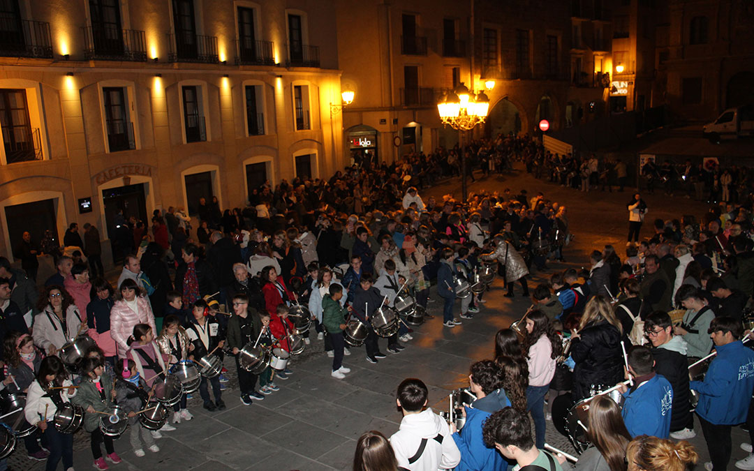 Suenan los tambores por el Miércoles de Ceniza en Alcañiz. / B. Severino