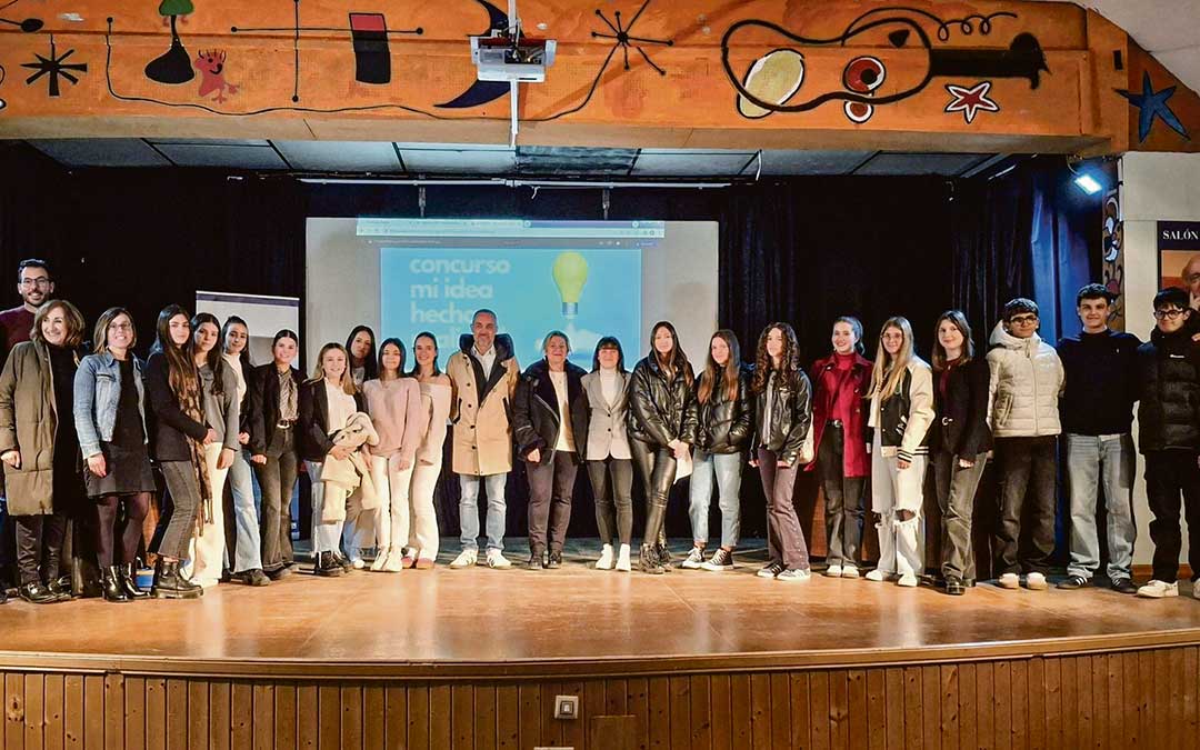 Foto de familia de los participantes en el concurso 'Mi idea hecha realidad'./ Empresarios Andorra-Sierra de Arcos y Bajo Martín.