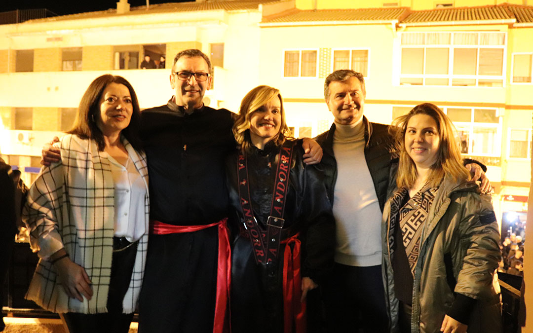 Pilar Alegría, junto a Rafa Guía en Jueves Santo en Andorra donde rompió la Hora en 2024. Con ellos, Silvia Gimeno, Joaquín Noé y María Ariño. / Nerea Altaba.