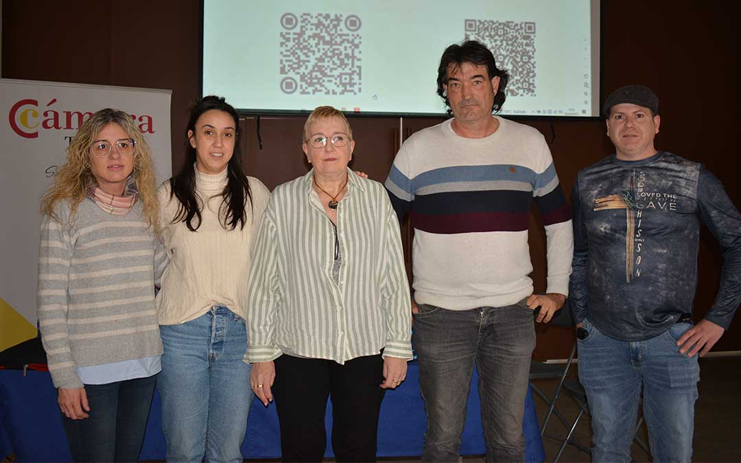 Edel Benedicto, Yasmina Lafaja, Conchita Ronquillo, Jaime Serrano y David Castillo, participantes en la jornada 'Quédate' de este martes en Azaila./ C.O.