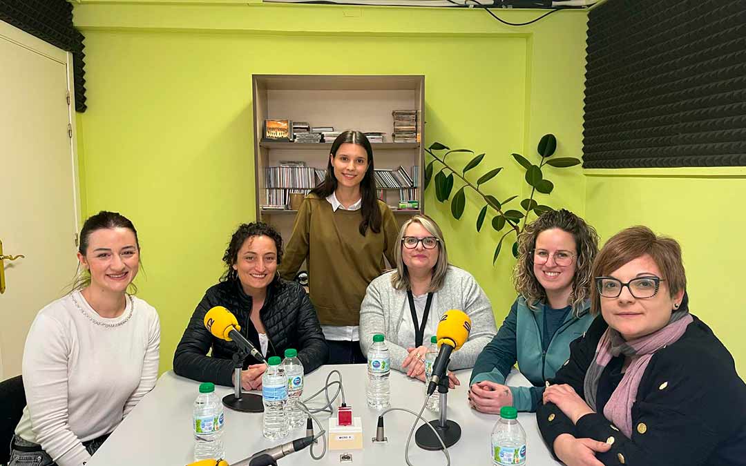 Programa especial 8M./RADIO CASPE