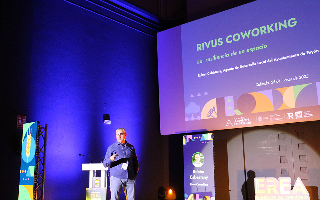 Rubén Cabistany explicó la experiencia de Rivus Coworking en Fayón. / B. Severino
