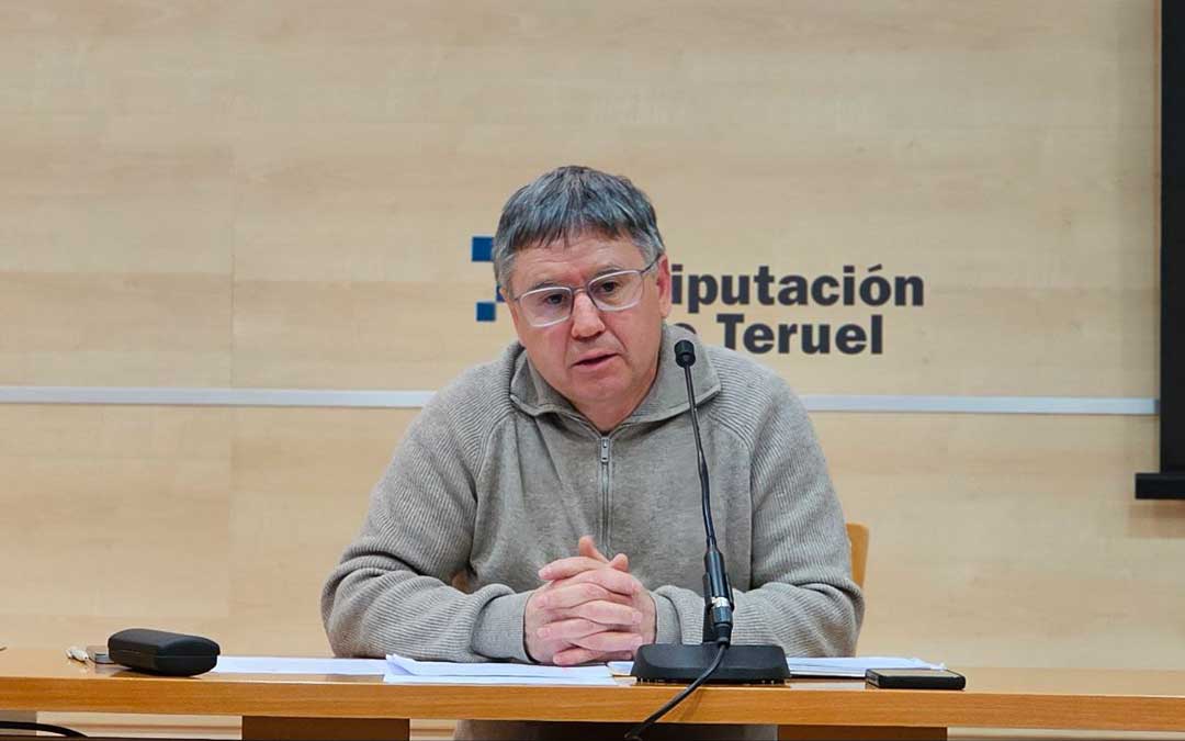 El diputado Javier Ciprés durante la rueda de prensa de presentación./ DPT