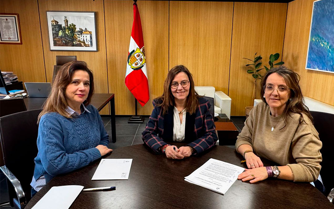 Firma del convenio en el Ayuntamiento./ Ayto. Caspe