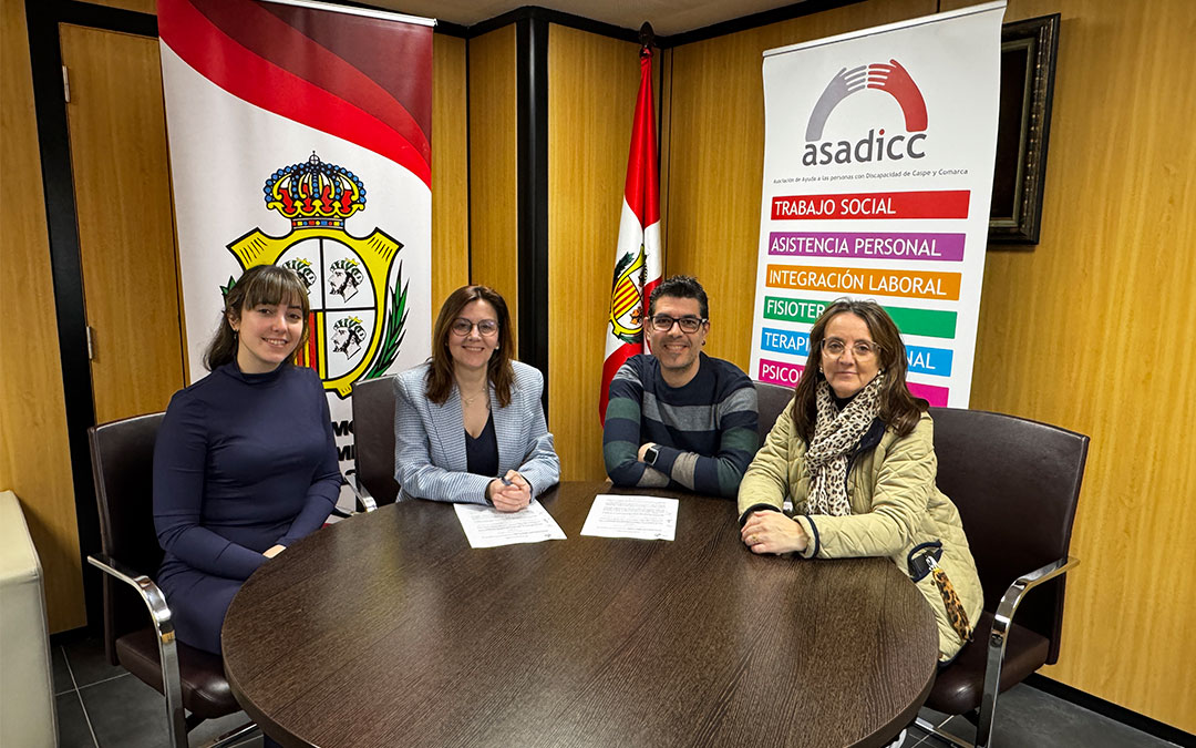 Firma del convenio entre Ayuntamiento de Caspe y Asadicc./ Ayto. Caspe