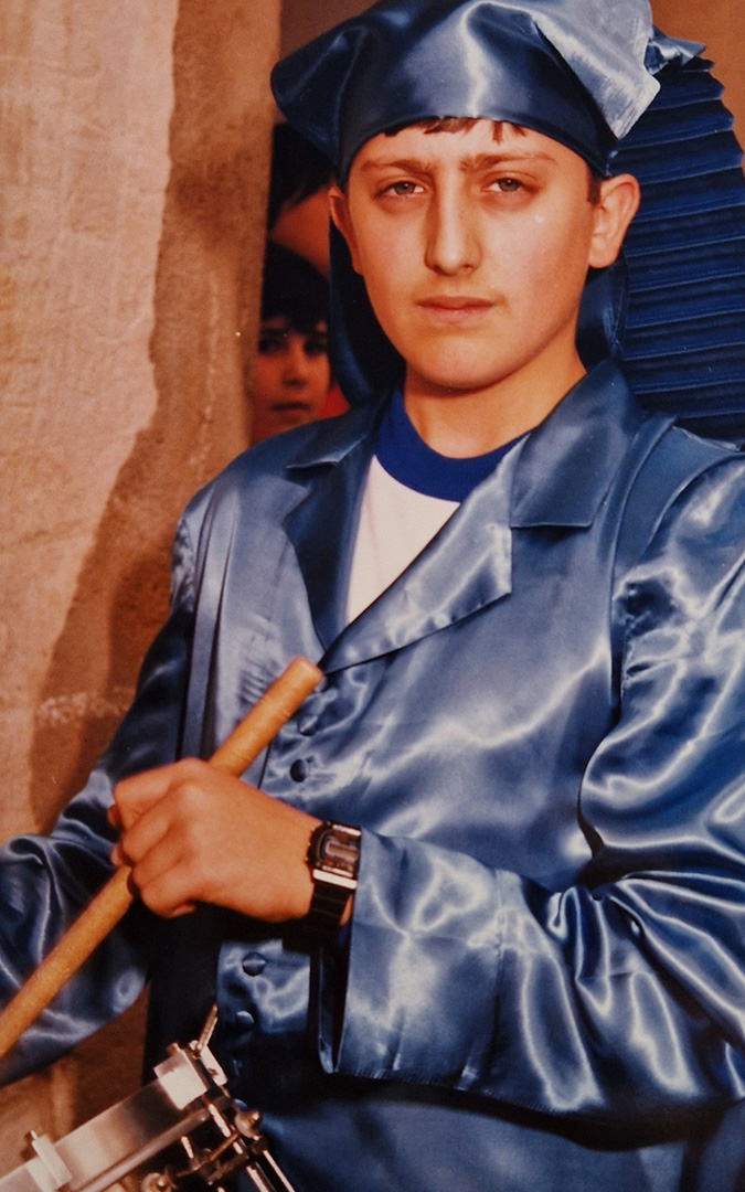 Esteban Sabater, de joven, participando en la procesión del Viernes Santo./ AYTO ALCAÑIZ