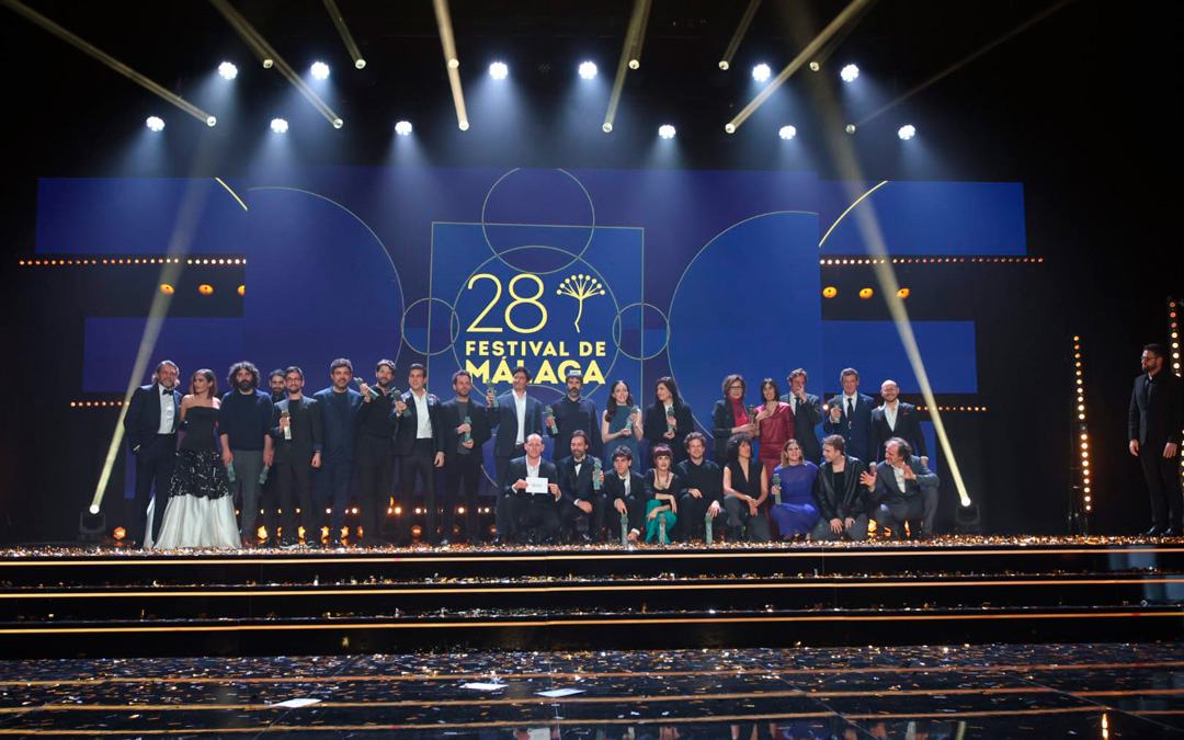 Foto de familia de todos los premiados en la clausura del Festival de Málaga. / Festival de Málaga