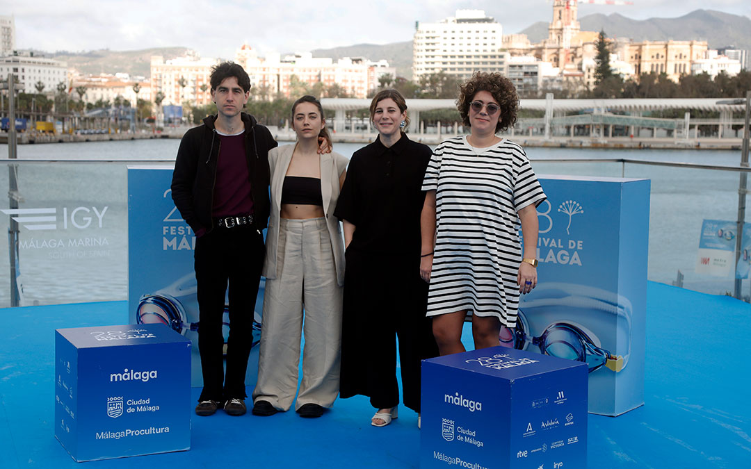 El actor Álex Monner; la directora Gemma Blasco; la actriz Ángela Cervantes; y la productora de 'La Furia' Mireia Graell, en el photocall del 28º Festival de Málaga el miércoles. / Alex Zea