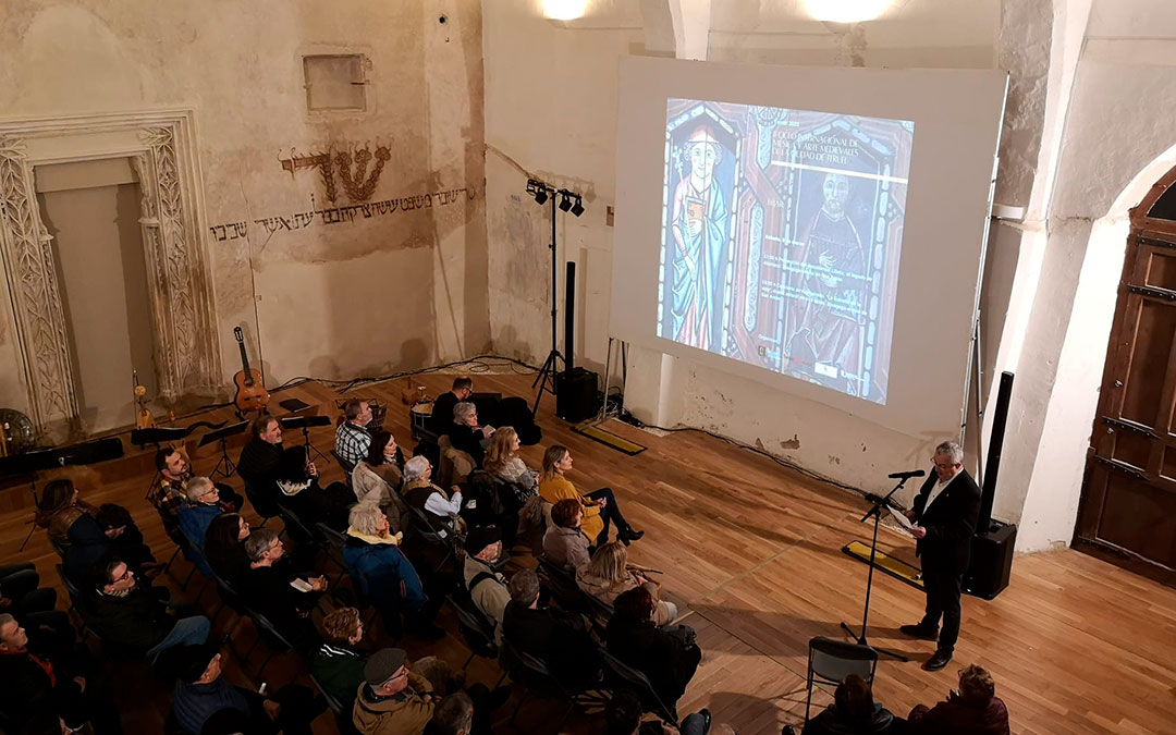Proyección de 'Libros: el legado de Alantansí', y actuación de Arte Sonado en la sinagoga de Híjar. / José Ángel Guimerá