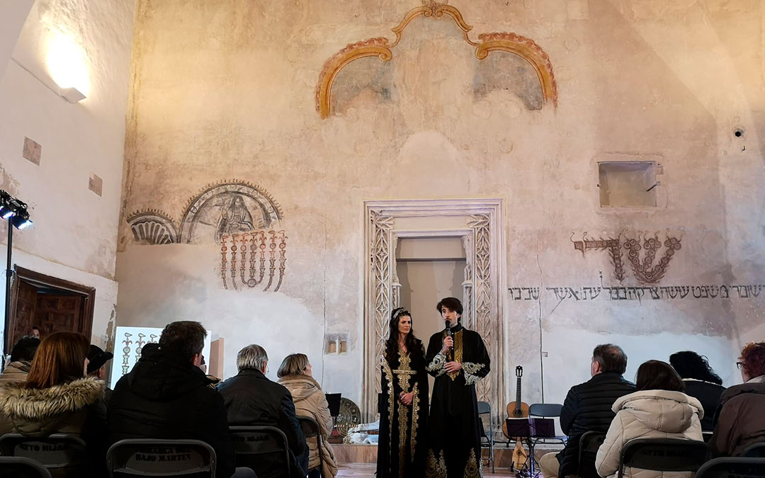 Proyección de 'Libros: el legado de Alantansí', y actuación de Arte Sonado en la sinagoga de Híjar. / José Ángel Guimerá