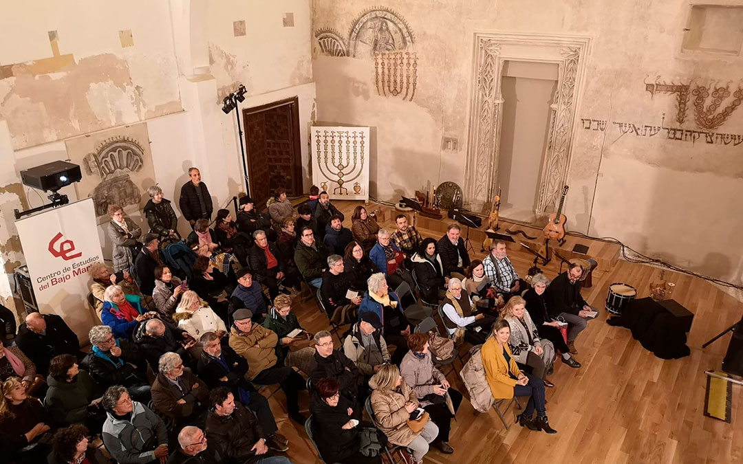 Proyección de 'Libros: el legado de Alantansí', y actuación de Arte Sonado en la sinagoga de Híjar. / José Ángel Guimerá