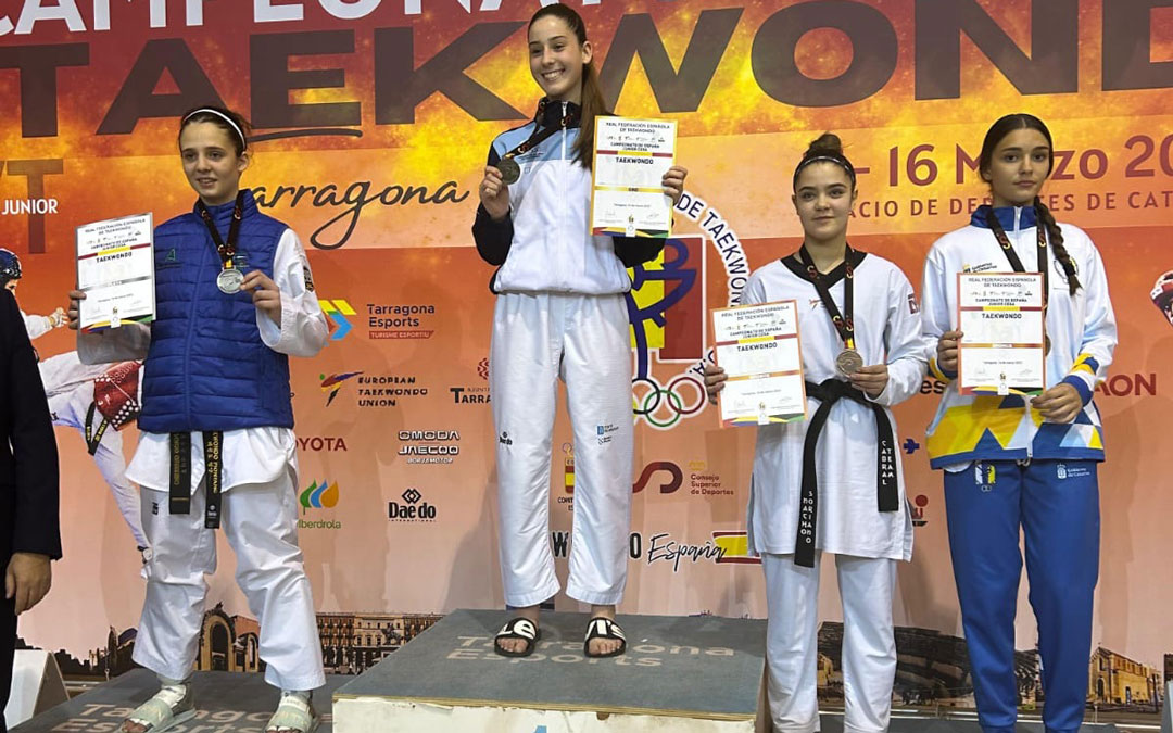 Podium en el que Irene Soriano quedó tercera este fin de semana en Tarragona. / Cabral Team