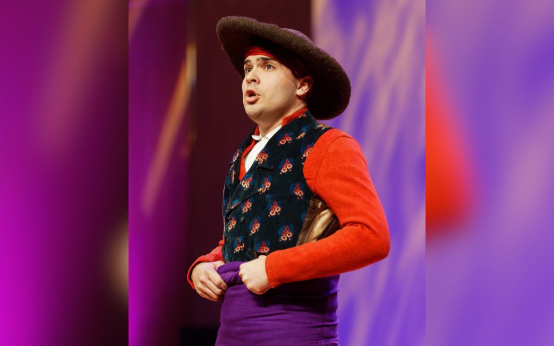 El jotero Marc Pardo, conocido en Valdealgorfa como 'Chaparro', durante la final del Certamen de Jota de Huesca./ Michel Renard.