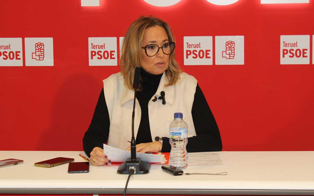 Mayte Pérez durante la rueda de presa en la que ha anunciado su renuncia./ PSOE TERUEL