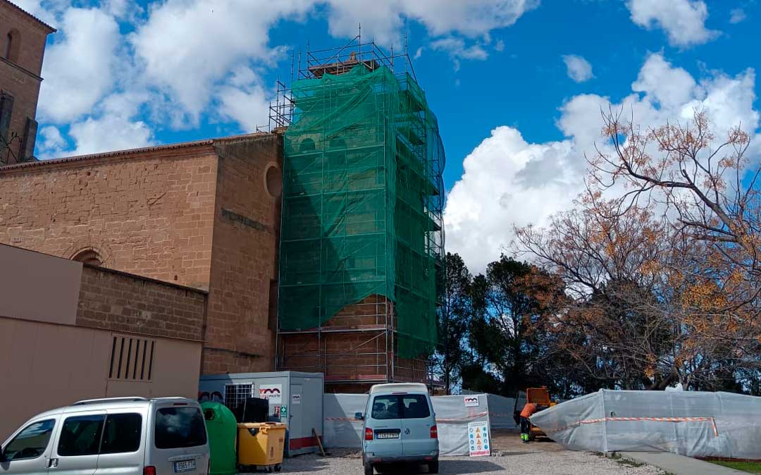 Estado de las obras este jueves en el entorno del castillo Calatravo./ C.A.