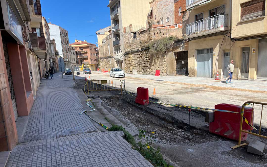 Parte de la acera en la que se centran las quejas vecinales./ C.O.
