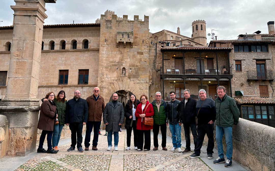 Alberto Izquierdo con representantes del PAR en el Matarraña./ PAR