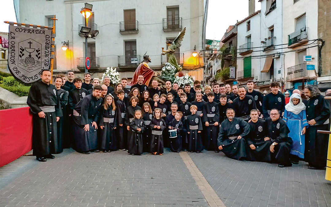 La banda comenzó con 18 cofrades y un cuarto de siglo después ha llegado hasta el medio centenar. Tiene, además, una cantera joven que promete asegurar el relevo generacional./ Oración de Jesús en el Huerto