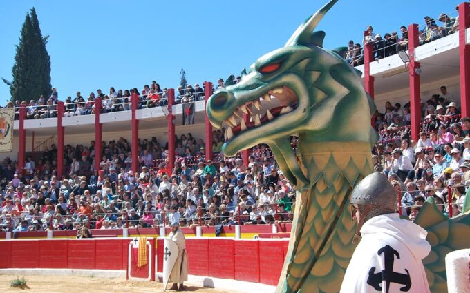 Revive el directo del 30º aniversario de la Recreación del Vencimiento del Dragón de Alcañiz